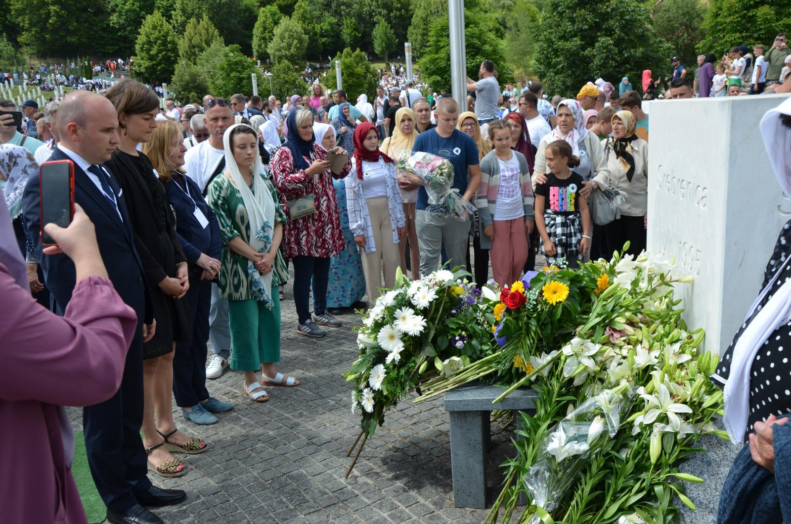 Сребреница2